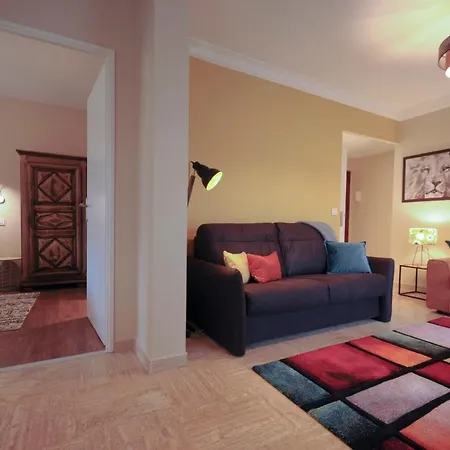 - Le Saint Bernard - 2 Min Walk From The